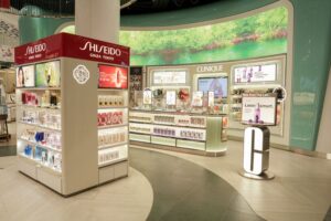 Playful-Pop-Ups-Luxury-Pop-Up-Store-Design